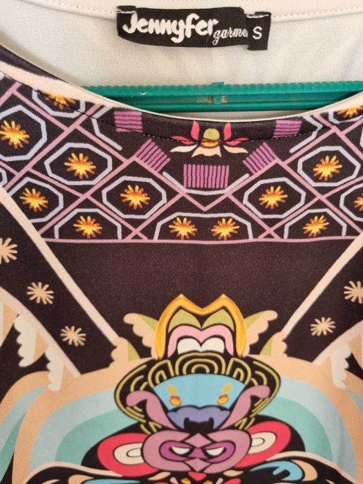 Елегантна рокля с интересен принт