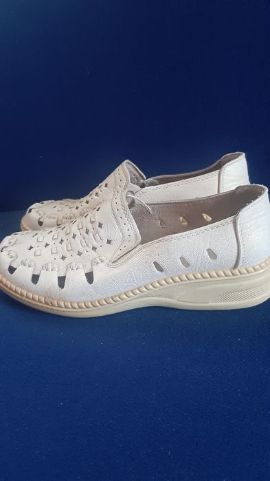 Продам женские туфли