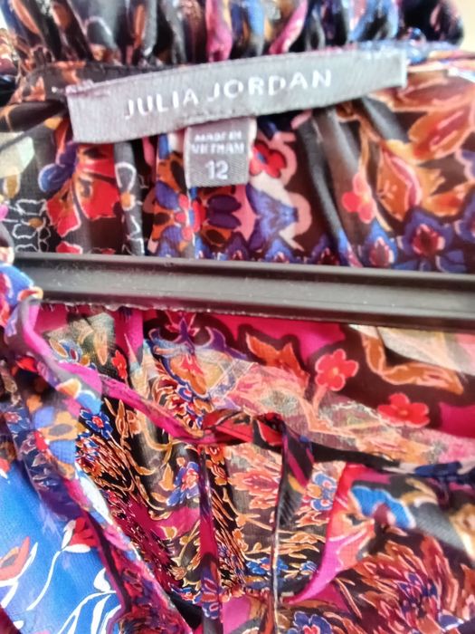 Продам недорого новое платье