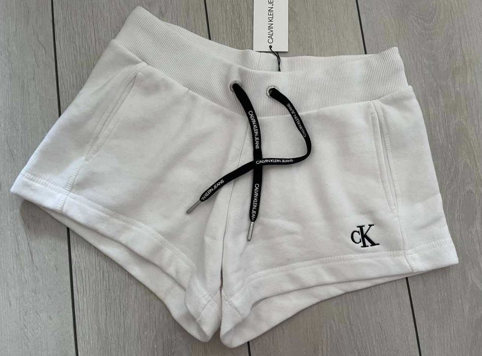 Къси панталони Guess