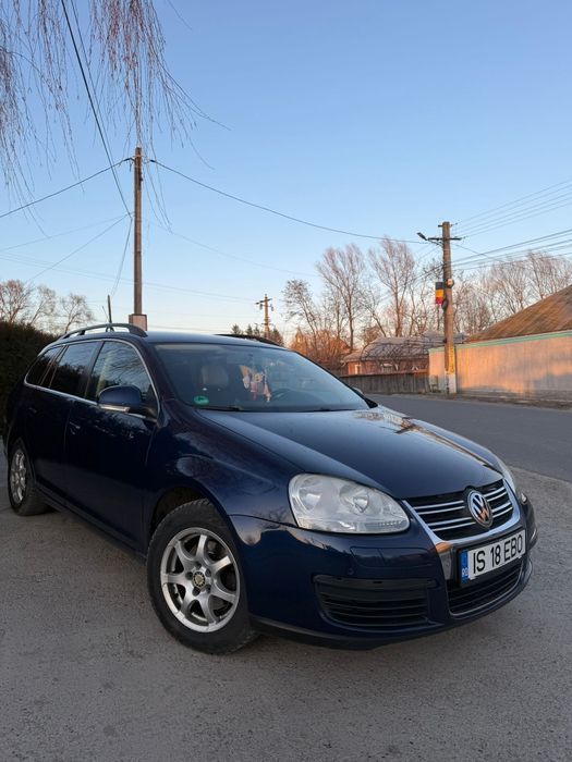 Vând Volkswagen Golf
