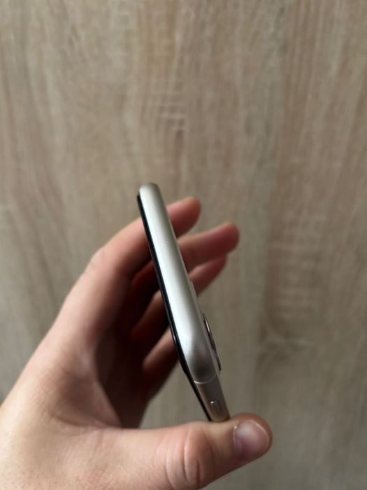 Айфон 11/128 гб  ёмкость акб 76%