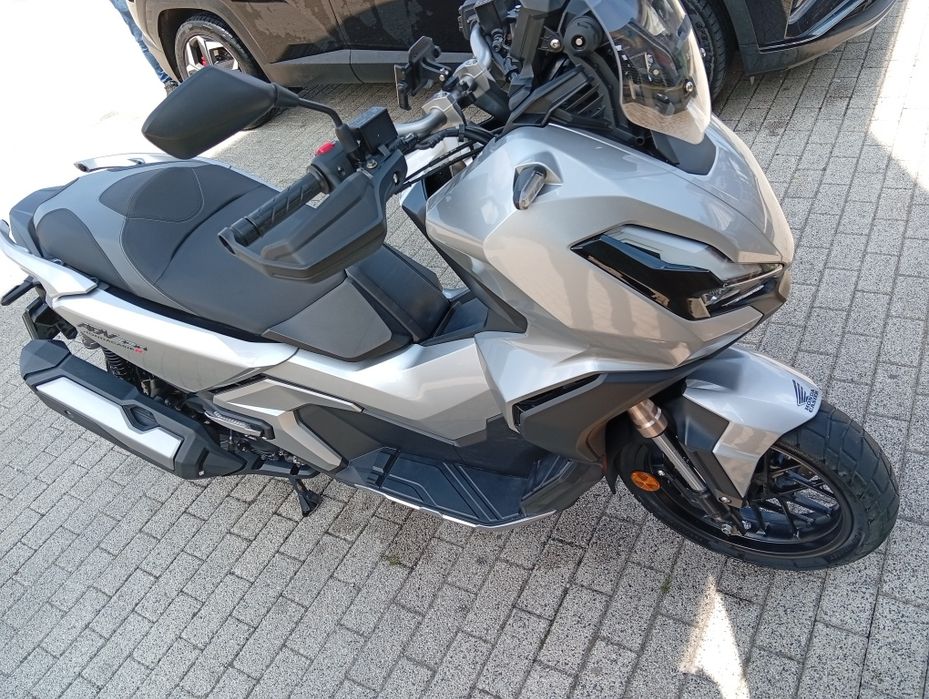 Vând Scuter Honda Adv 350 cc an 2023