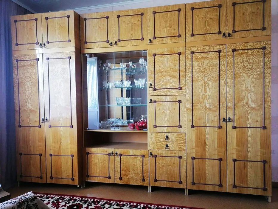 Продам  стенку. Цена 20 000