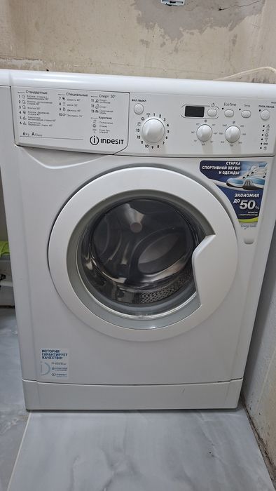 Продам  стиральную машину Indesit  на запчасти