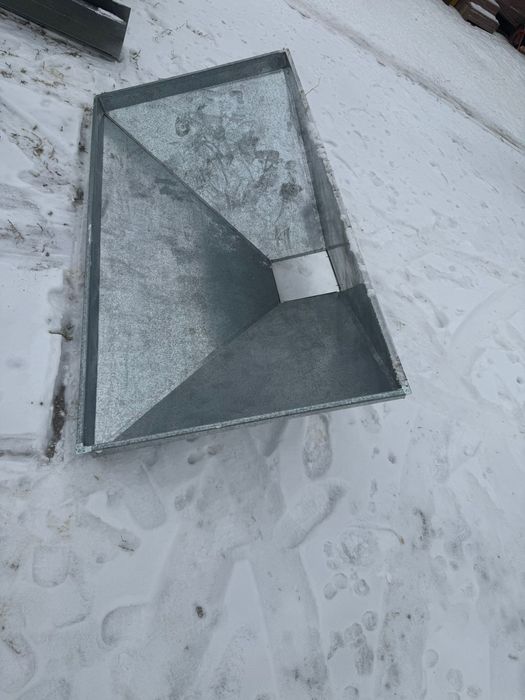 Зонты вытяжки, лабораторные, б/у.