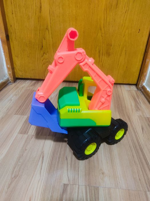 Игрушка новая поворачивается