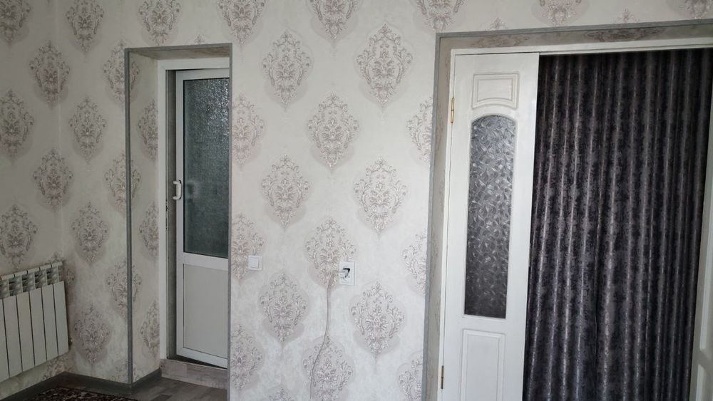 Ховли уй жихозлари билан сотилади