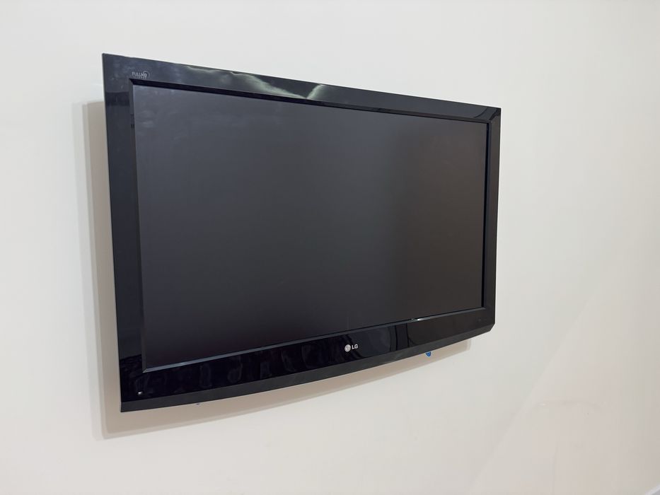 Продам телевизор LG в отличном состояний!