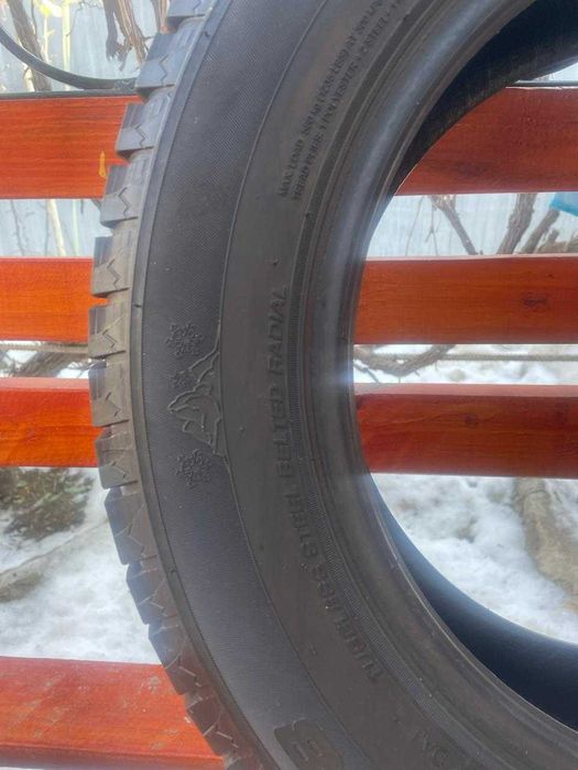 Продается  зимние шины