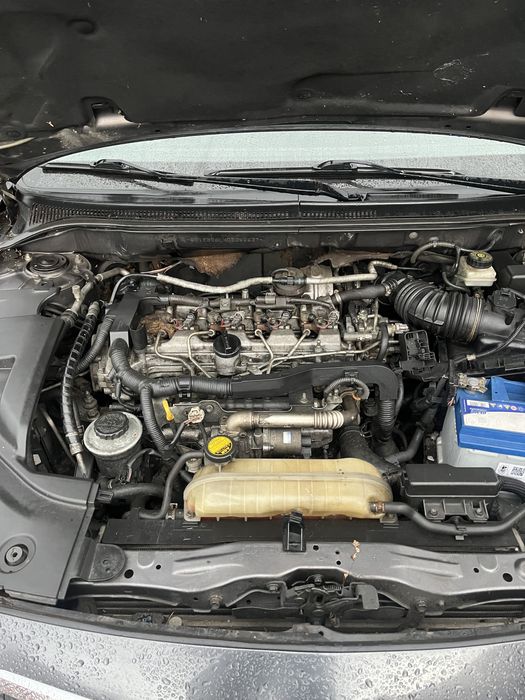 Dezmembreaz Toyota avensis 2.2 d-cat