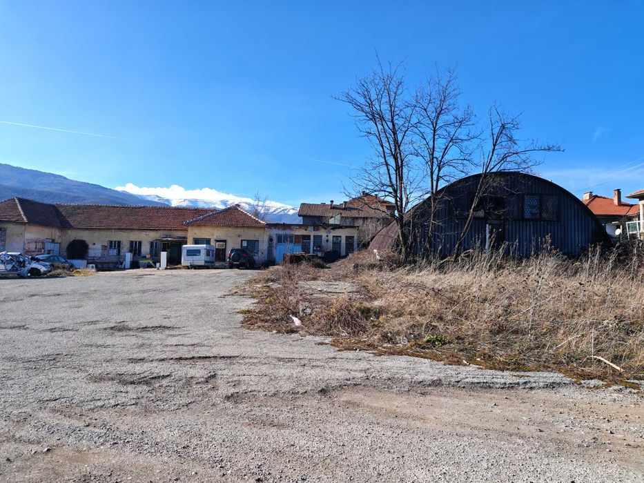 Продава се Промишлена сграда в Берковица - 5527 кв.м за 52 €/кв.м - Снимка #2