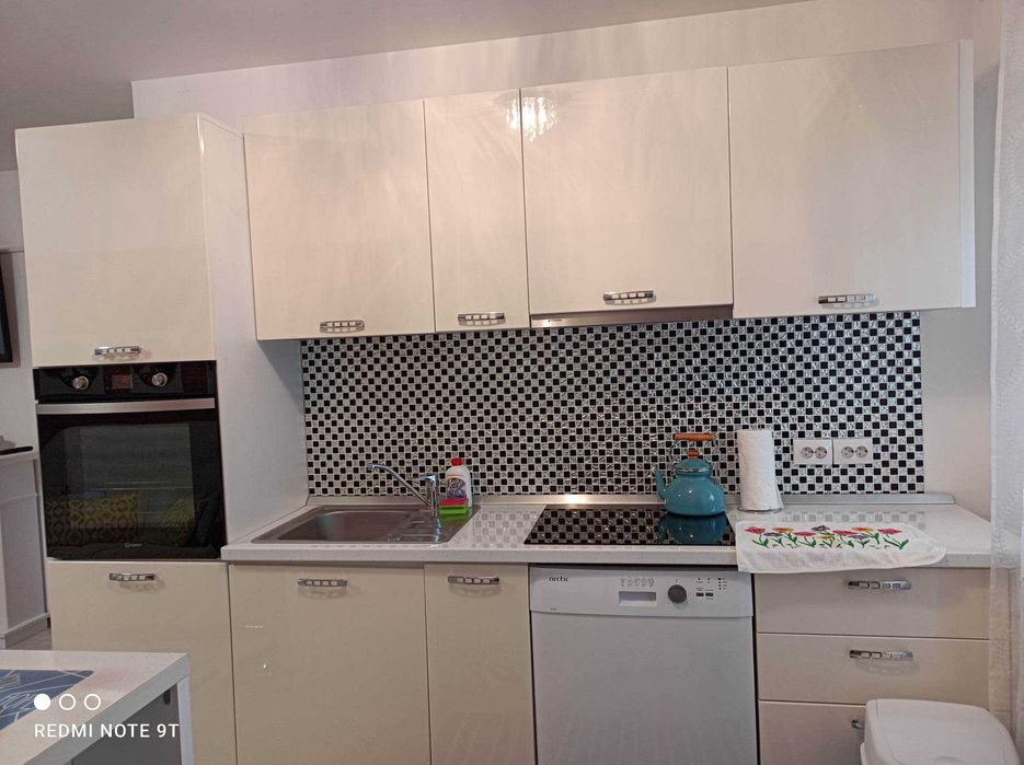 Inchiriez apt. 2 camere, transformat in 3,  modern si primitor