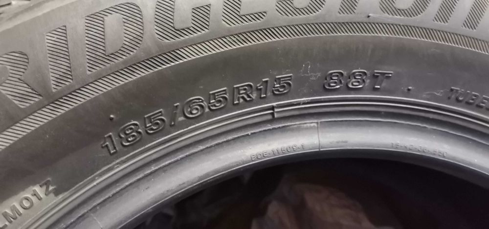 ОТЛИЧНИ Зимни гуми  BRIDGESTONE 185/65/R15 - 2 БРОЯ/ без забележки