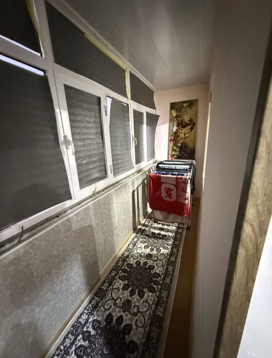 1 хоналик 2-кават янги гиштлик домдан квартира сотилади.