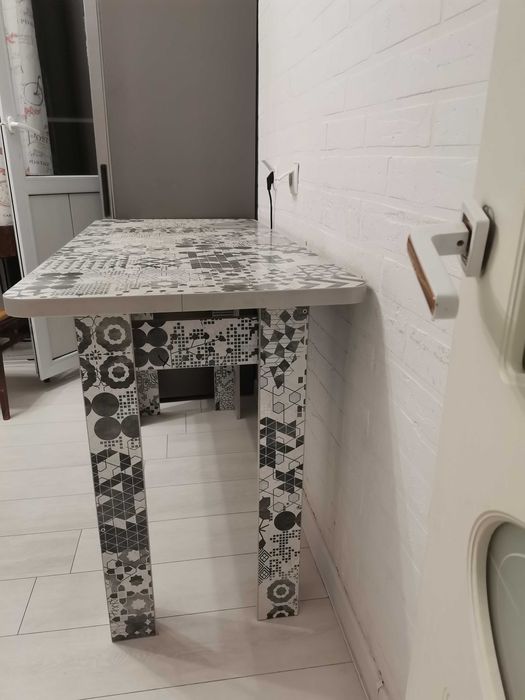 Стол кухонный деревянный