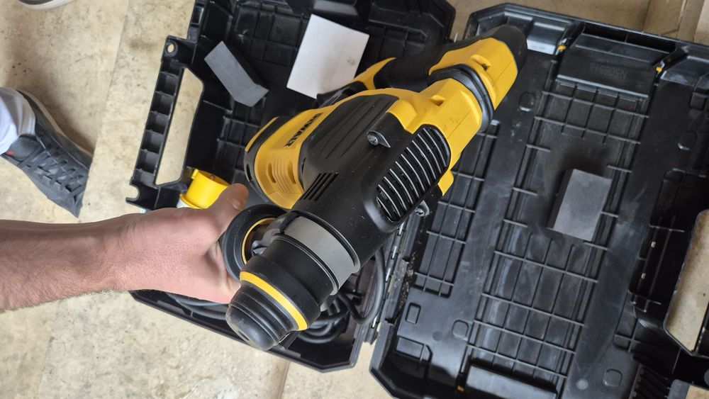 Перфоратор Dewalt D25333