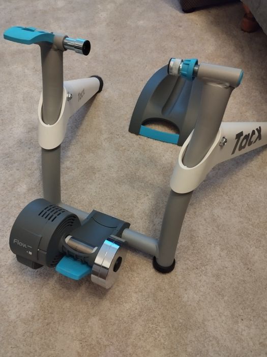Интерактивен смарт велотренажор Tacx Flow Smart (T2240) - за Zwift