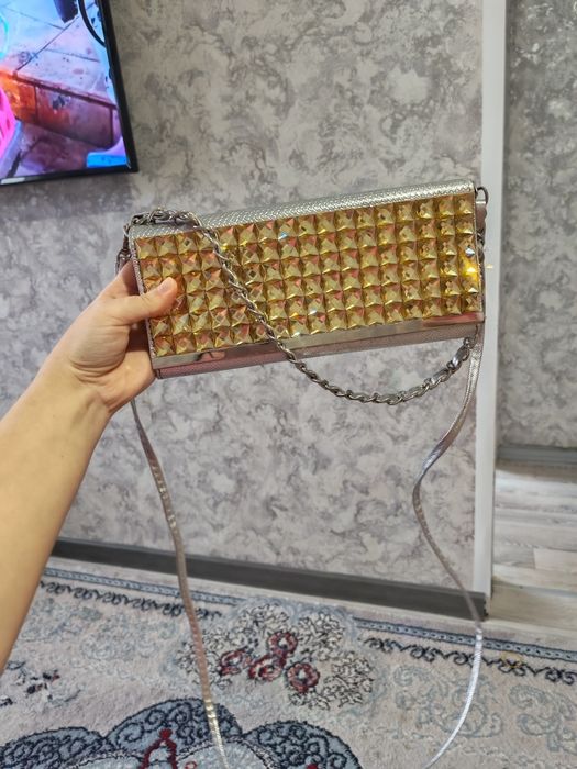 Продам 2 сумочки маленькие