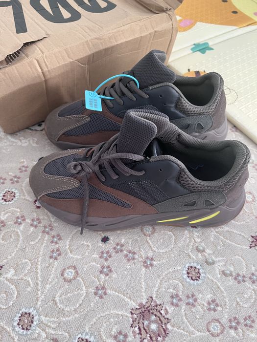 Adidas yeezy bootst 700