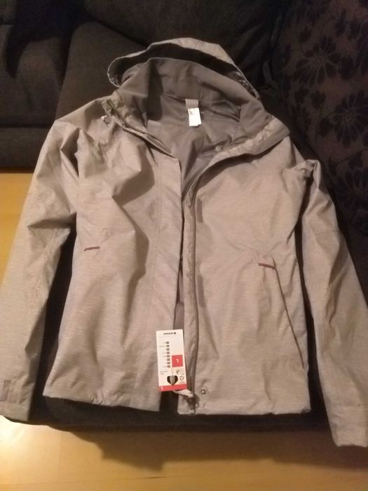 Продавам НОВО дамско яке