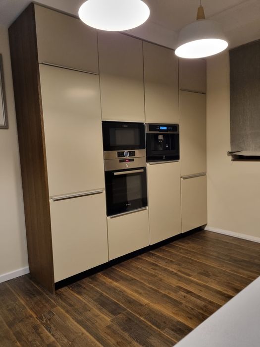 Vand mobila bucatarie cu frigider incorporabil Bosch si chiuveta