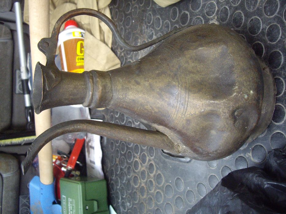 Много стар бакърен ибрик