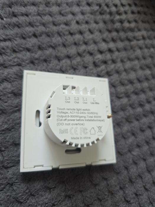 Întrerupătoare cu touch si telecomanda (alb si negru)