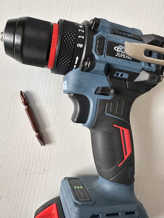 Bormasina masina gaurit insurubat cu acumulator 21v 15000 mAh