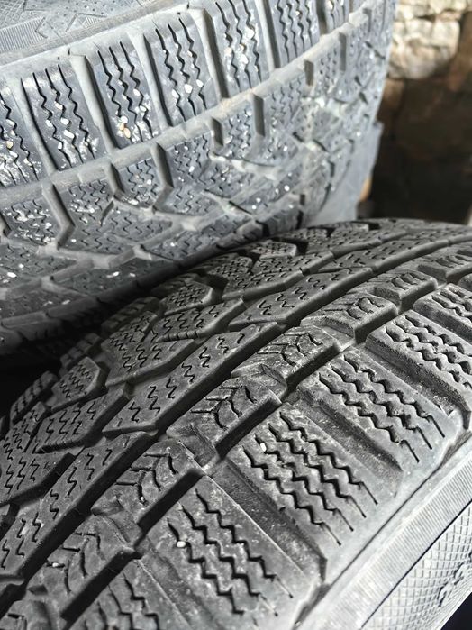 Продавам зимни гуми 40лв-бр.