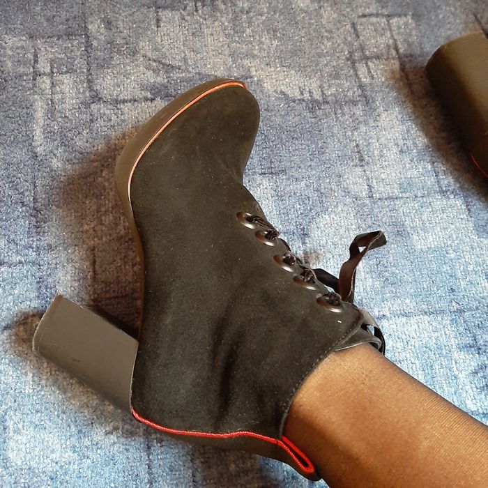 Боти от естествен велур на висок ток!