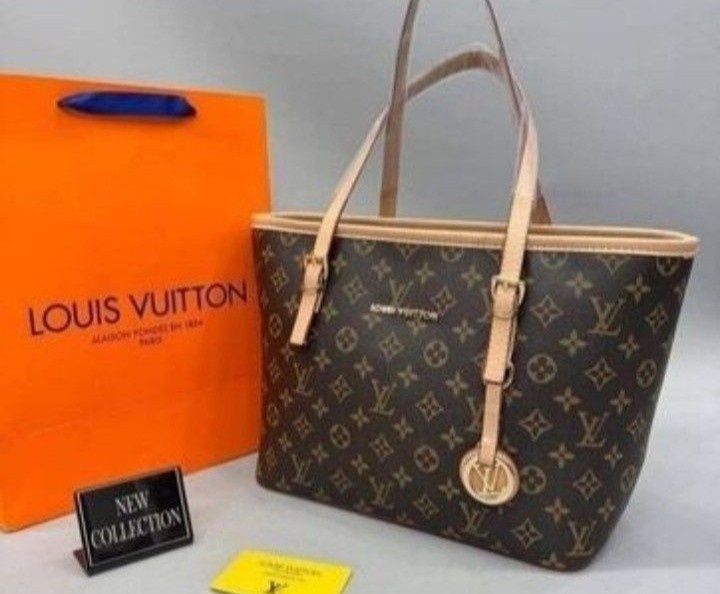 Geanta damă super model,logo metalic auriu, saculet, etichetă