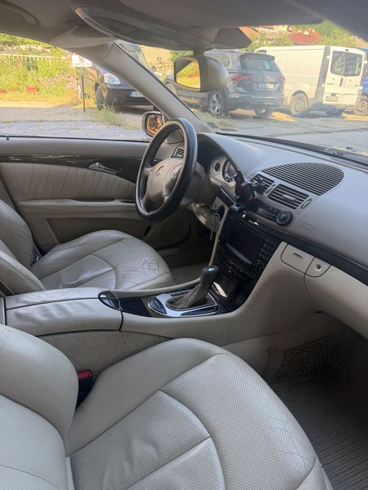 Продавам Mercedes E220