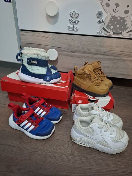 Детски апрески и маратонки 20,21,23,24