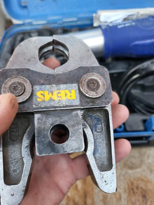 Presa sertizat Geberit EFP 202 - novopress