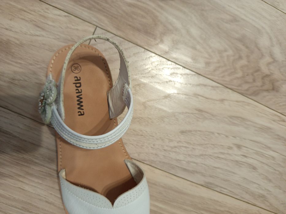 Сандали за момиче