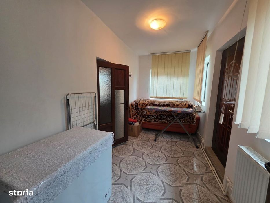 Casă în Horia, cărămidă, teren 1.260 mp, toate utilitățile, 3 camere