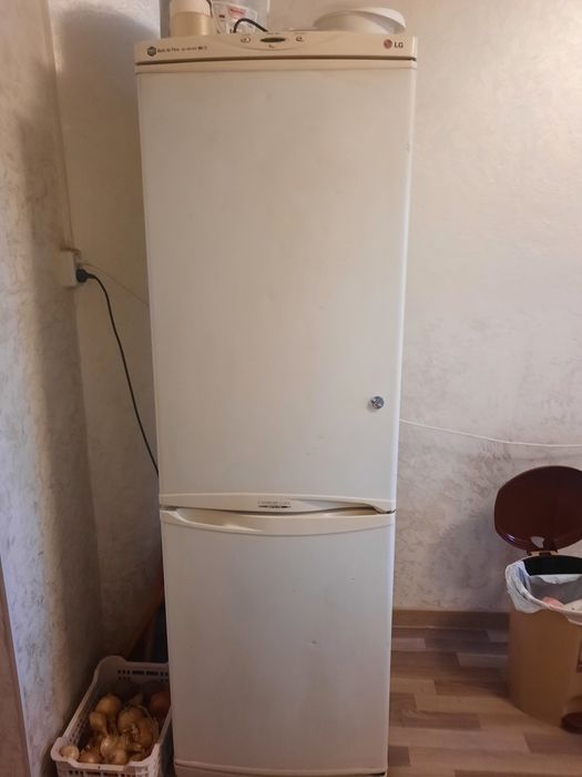 Холодильник б/у продам