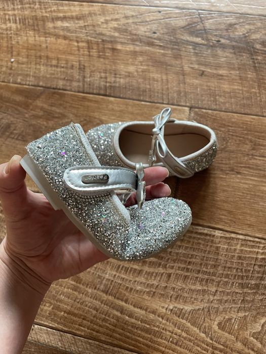 Нарядные сандали для девочки 27