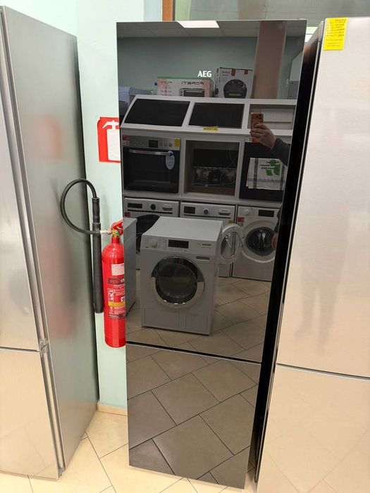 Хладилник с фризер AEG RCB736E4MK