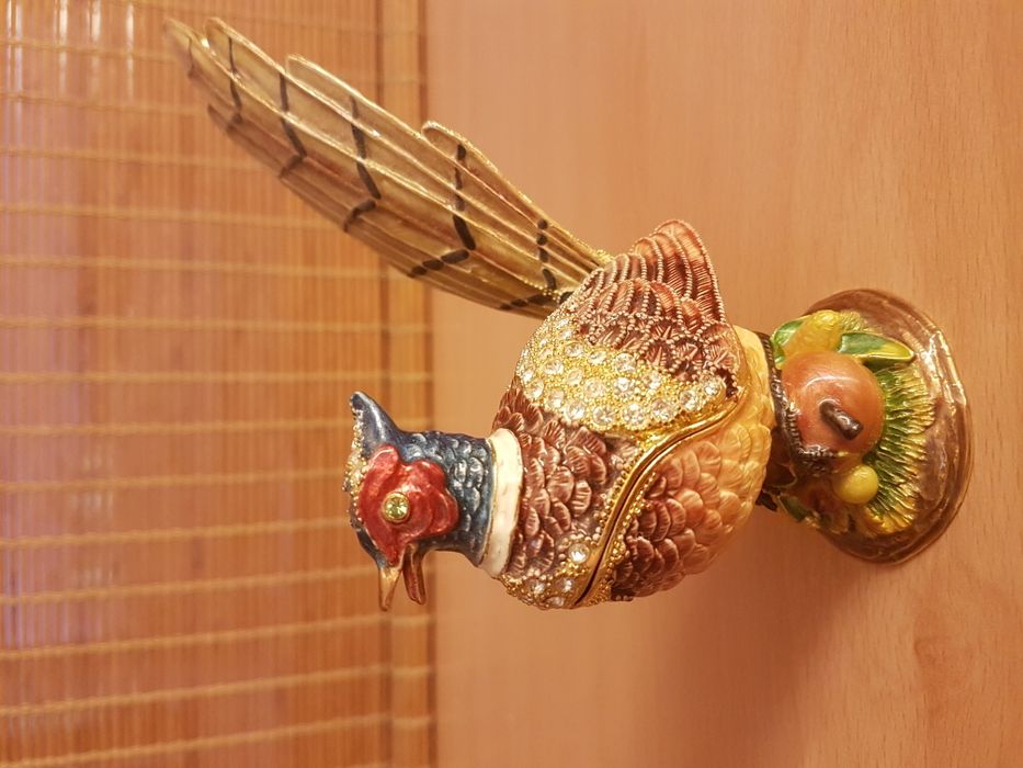 Статуэтка шкатулка