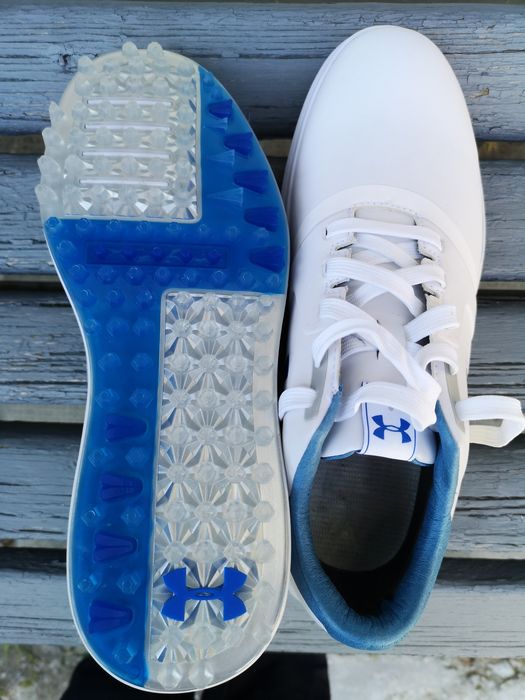 Vând încălțăminte nouă Under Armour, mărimea 39 EU/25cm