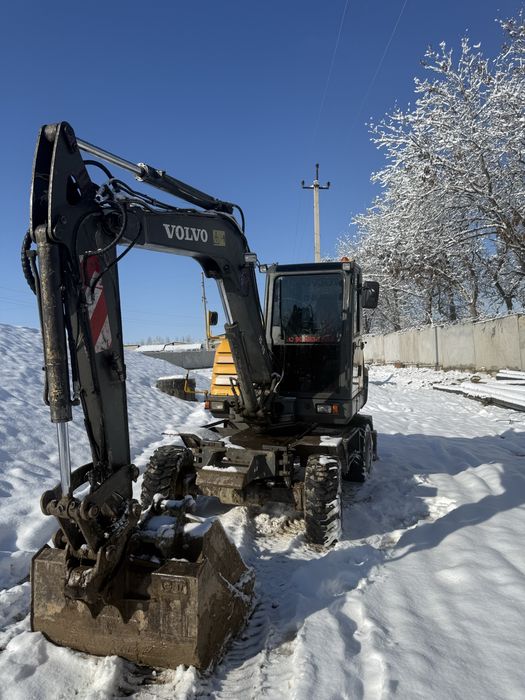 Ekskavator  holati yaxshi yili 2013 motochas 23.000