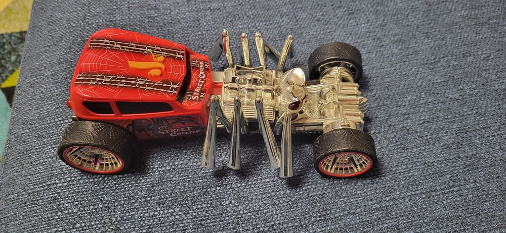 Vand masinute hotwheels mutant functionale si stare buna