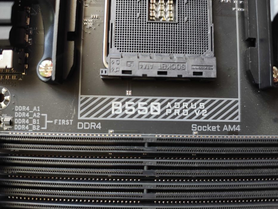 Placa de baza Gigabyte B550 Aorus PRO V2 socket AM4, Probleme.