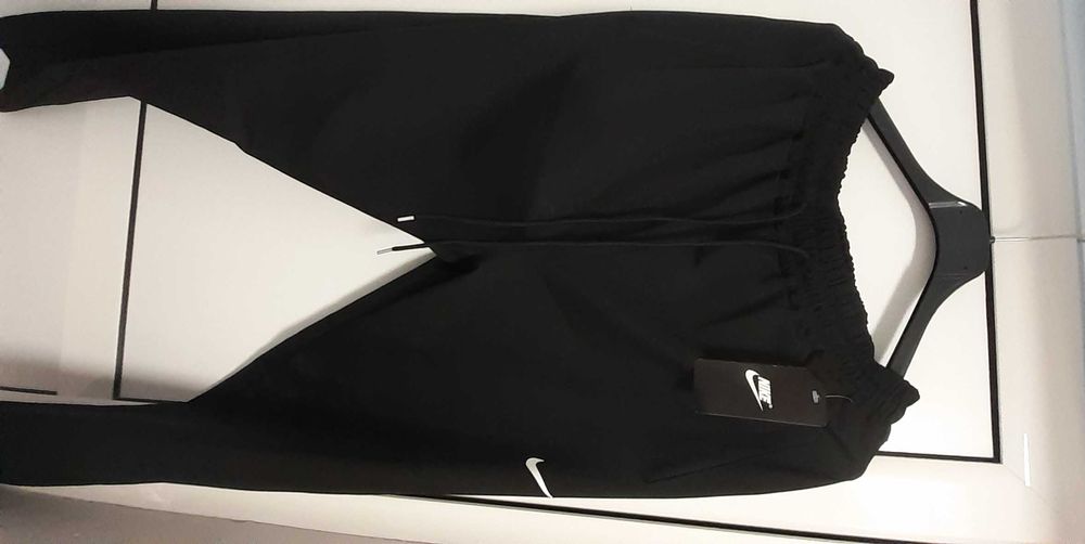 Мъжки спортни панталони на Найк