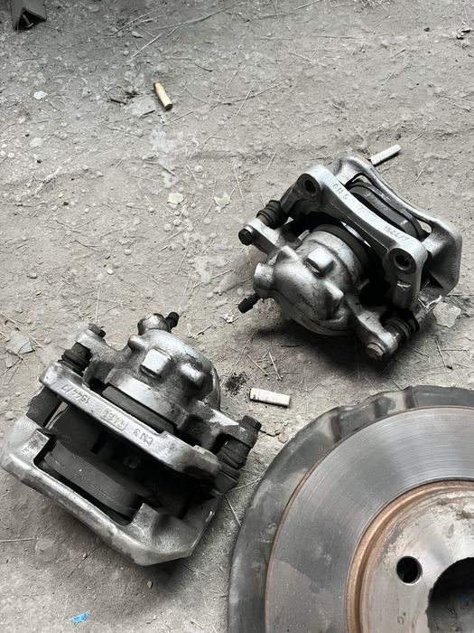 Продам суппорта передние на бмв е30