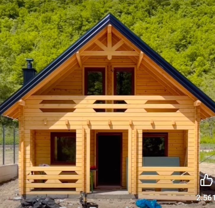 Vând cabană cu acoperiș mansardat, cu o cameră și o baie