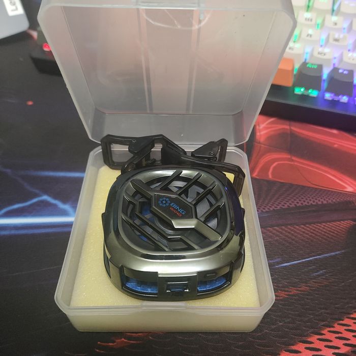 Магнитный кулер для телефона.