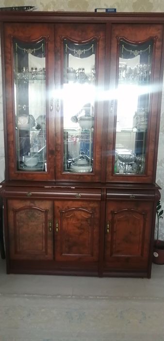 Сервант в хорошем состоянии